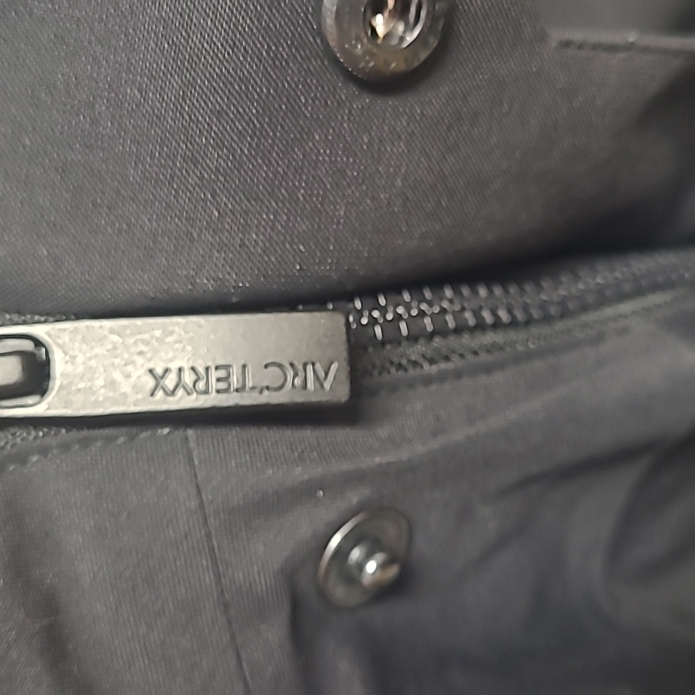 Arc'teryx Therme Parka Men's - Black - Season Pre-2025 - Picture 6 of 12